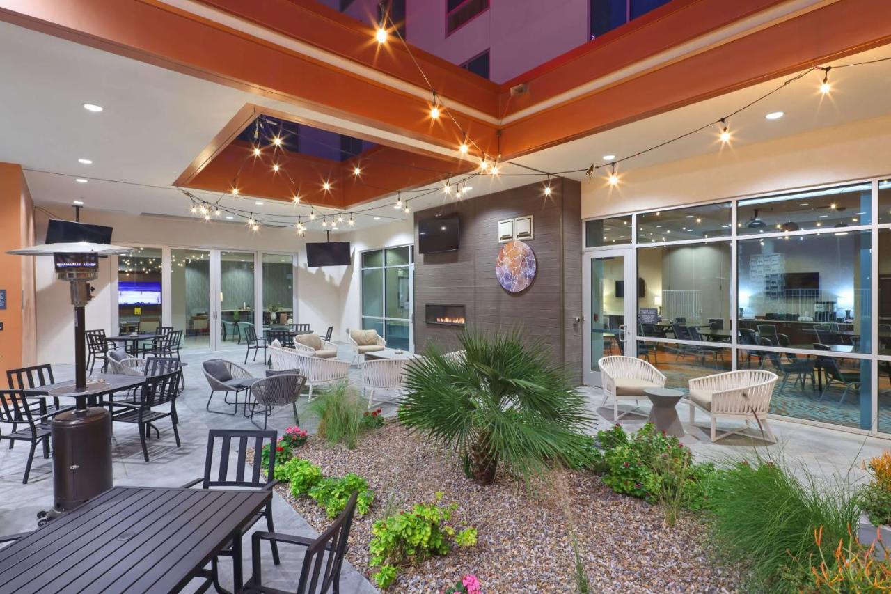 Hilton Garden Inn Chandler Downtown Exteriör bild