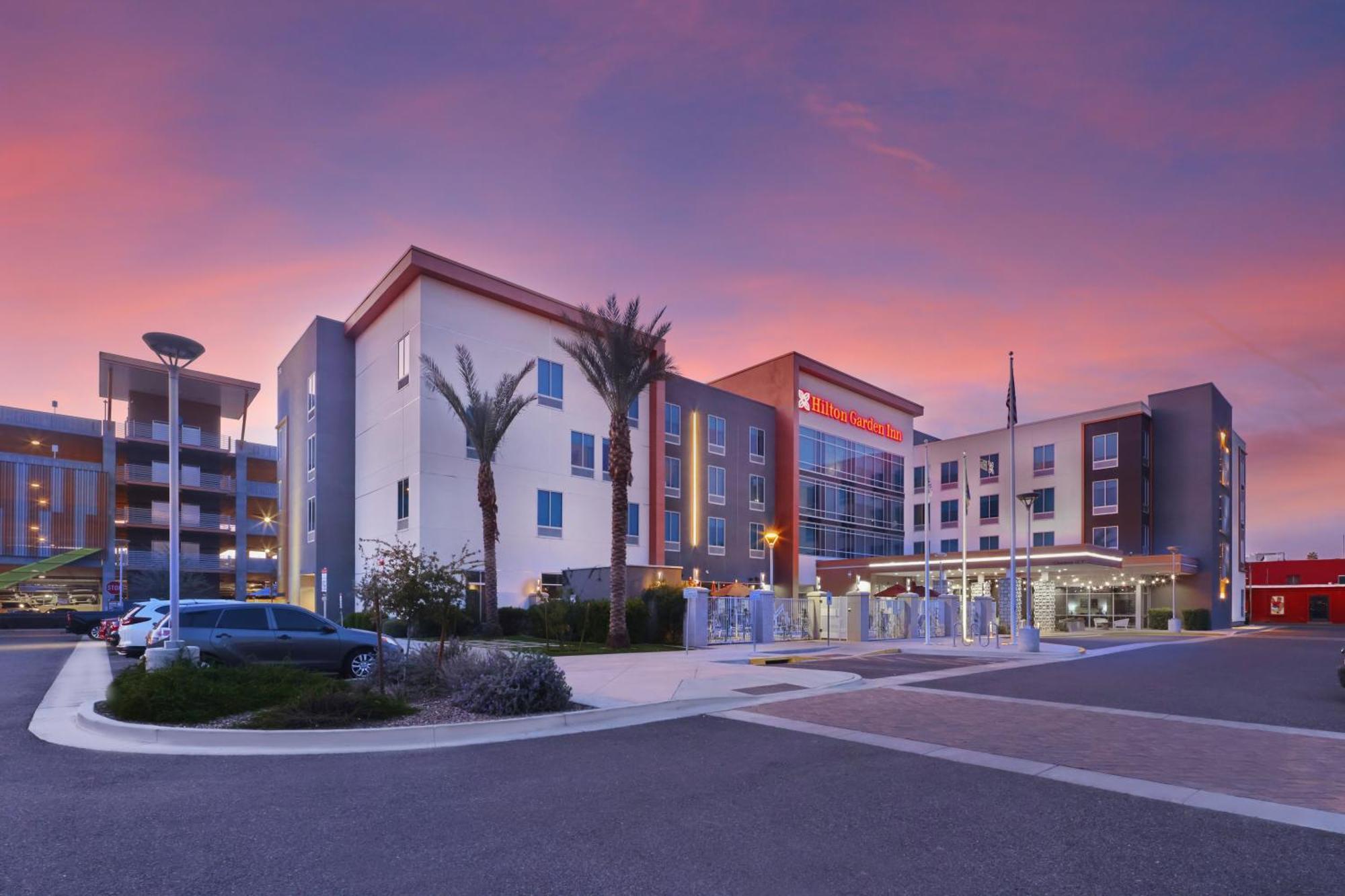 Hilton Garden Inn Chandler Downtown Exteriör bild