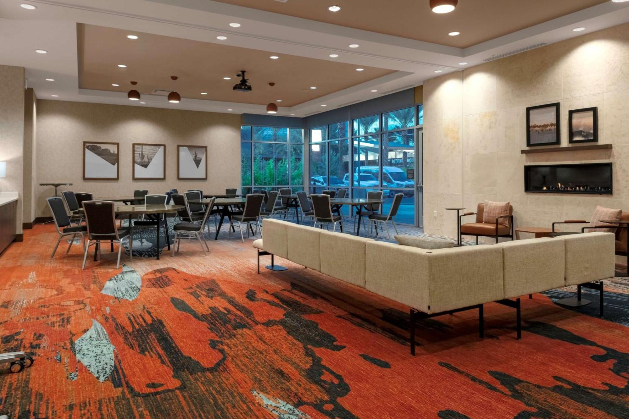 Hilton Garden Inn Chandler Downtown Exteriör bild